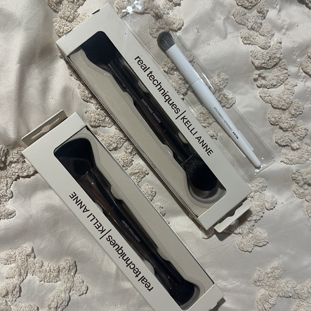 Real Techniques Kelli Anne Makeup Brush Set - White and Black